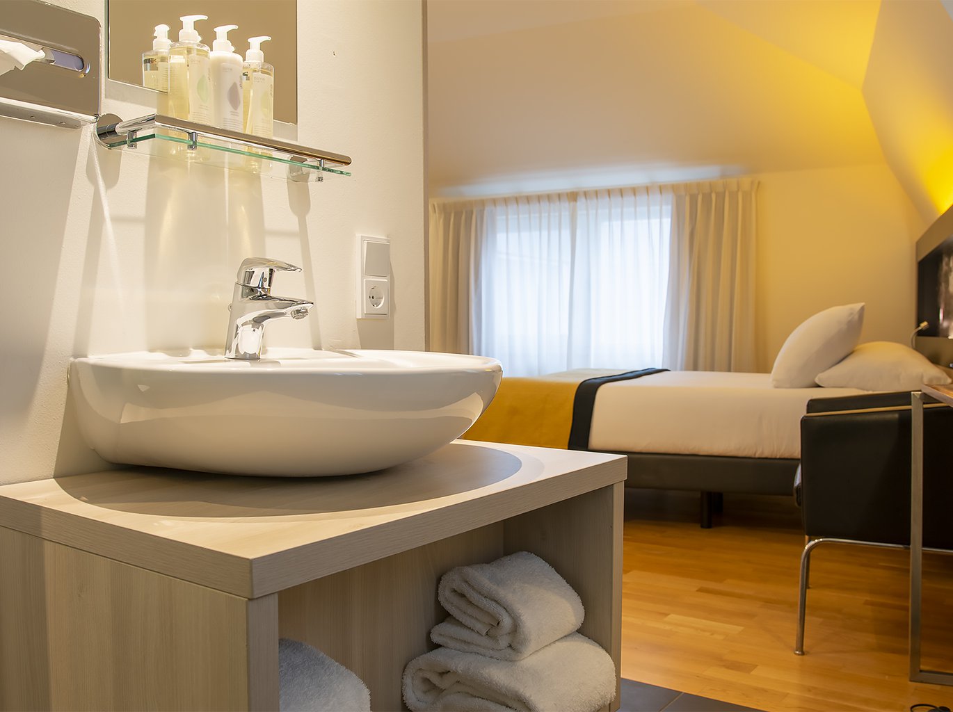 EH - DESIGN HOTEL MAASTRICHT - BASIC AIRCO - BADKAMER - 4.jpg