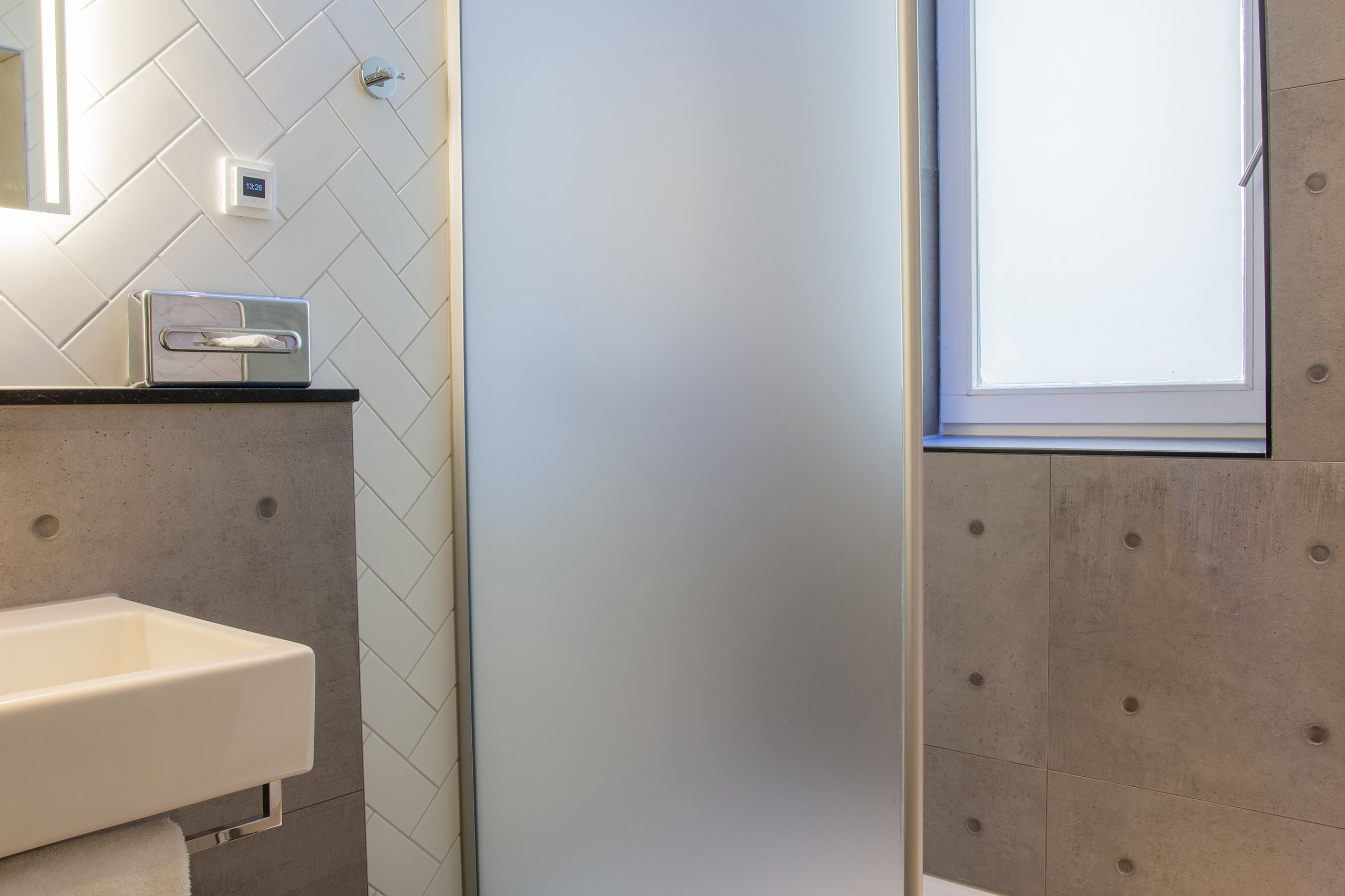 EH - DESIGN HOTEL MAASTRICHT - BASIC DOUBLE - BADKAMER - 11.jpg