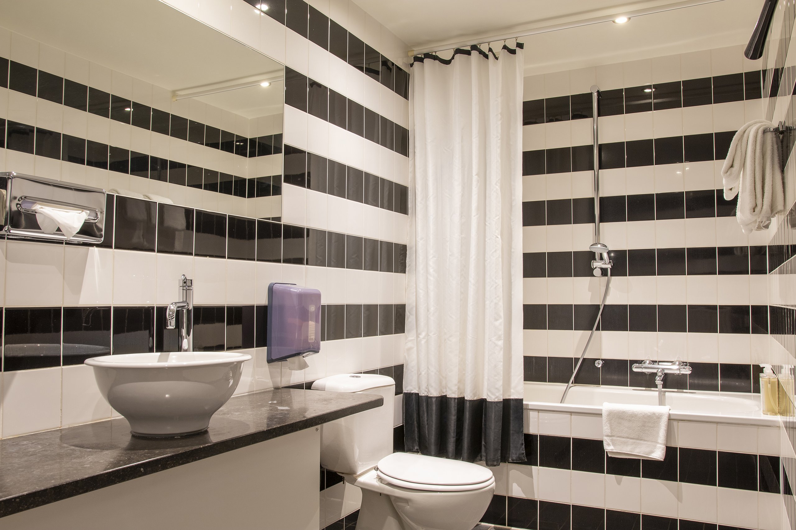 EH - DESIGN HOTEL MAASTRICHT - BASIC DOUBLE - BADKAMER - 6.jpg